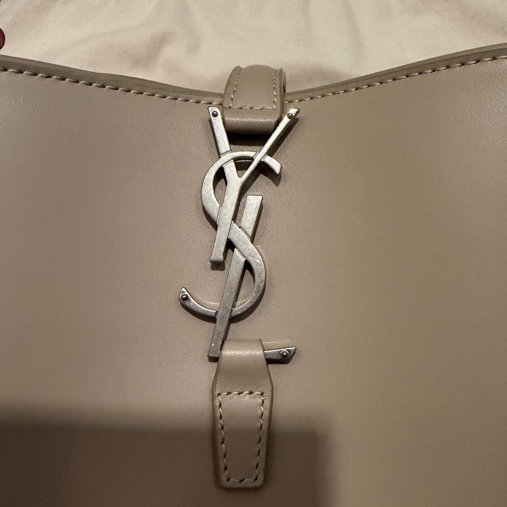 YSL LE 37 SMALL IN SHINY LEATHER - Picture 3 of 10